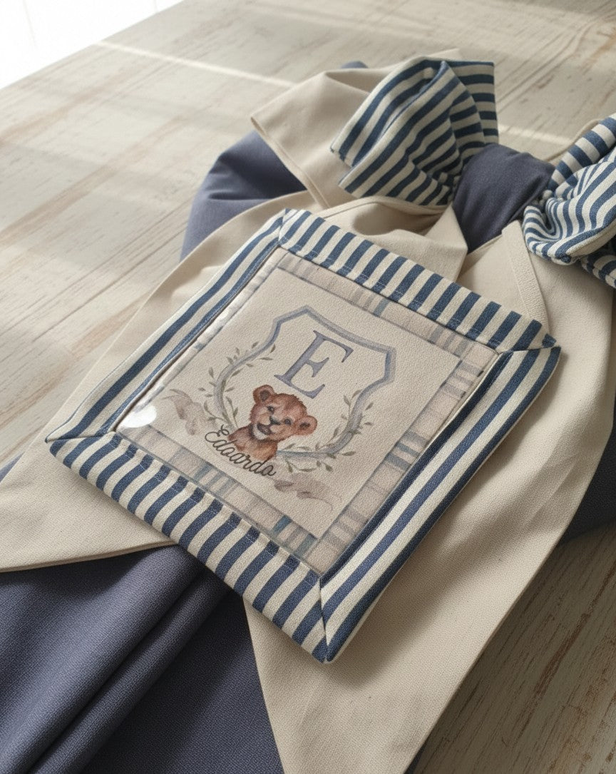 Fiocco Nascita Artigianale in Tela Jeans e Lino –  Monogramma Dipinto a Mano con leone