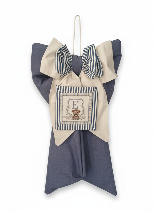 Fiocco Nascita Artigianale in Tela Jeans e Lino –  Monogramma Dipinto a Mano con leone